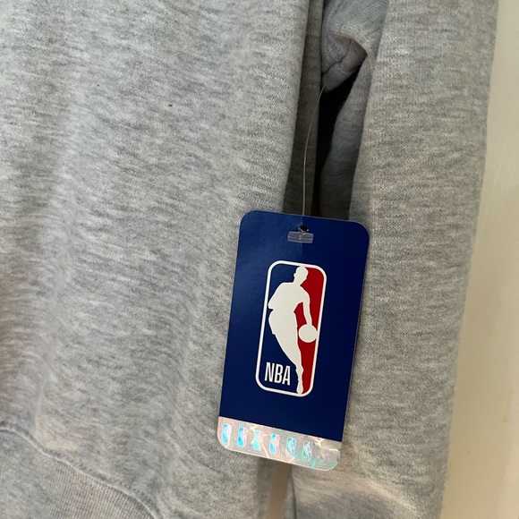 NWT Los Angeles Lakers Sweater size large - Picture 3 of 4